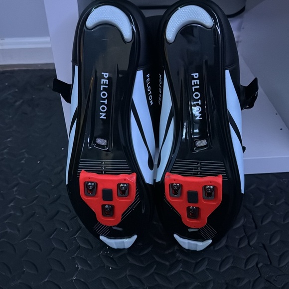 Peloton bike cleat - Picture 2 of 6